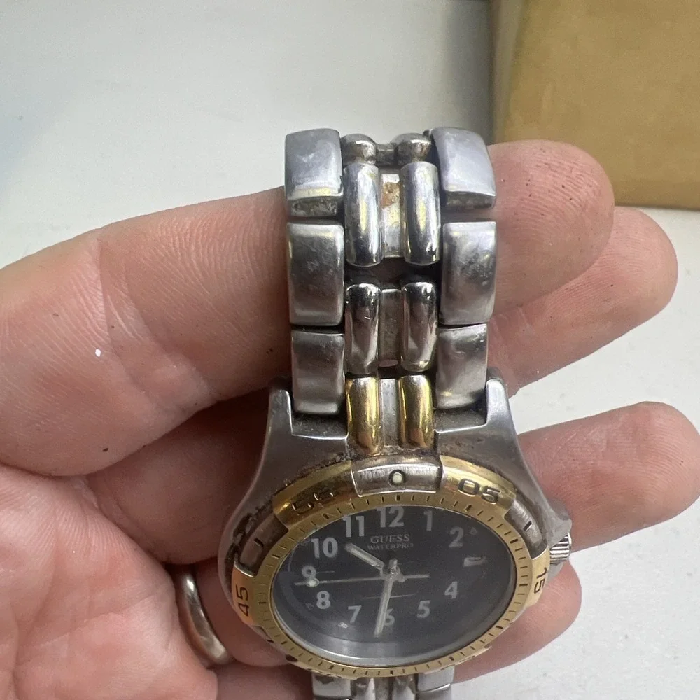 Guess Waterpro Mens Two Tone 100M Quartz‎ Watch Date Bezel needs battery.